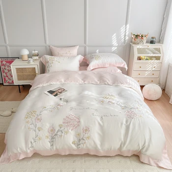 Бяло-розов Комплект спално бельо от сатен в стил мозайка от мека египетски памук с бродерия хортензия - чаршаф и калъфка за възглавница