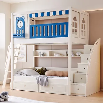 Детска с двуетажно дървено легло, двуетажно легло, огради, същата ширина и височина за момичета с пързалка, малък семеен замък-къща на дърво