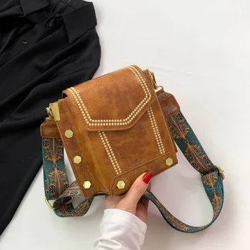 Новата модерна дамска чанта-месинджър от изкуствена кожа, чанта през рамо, Ретро-замък във формата на сърце, женствена чанта през рамо, Основният женски чанта