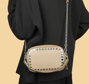 Чанта с горната дръжка и нитове, чанти през рамо от естествена кожа, за жени, 2023, Верига, чанта-месинджър от телешка кожа, Чанта за мобилен телефон с Голям Капацитет